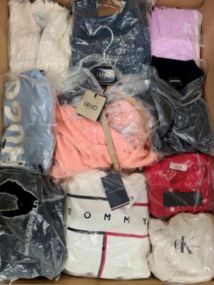 The photo shows a package with clothing in the category D.