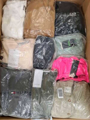 The photo shows a package with clothing in the category D.