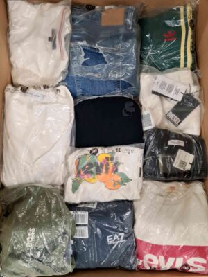 The photo shows a package with clothing in the category D.