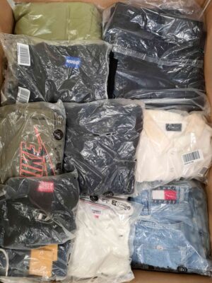 The photo shows a package with clothing in the category D.