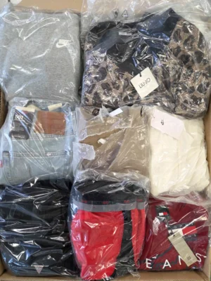 The photo shows a package with clothing in the category B.