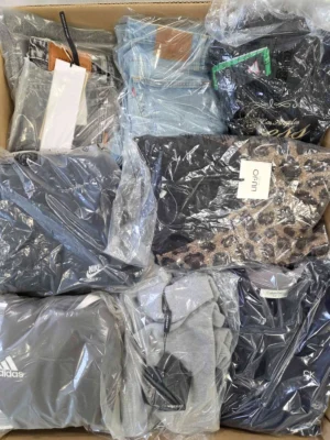 The photo shows a package with clothing in the category B.