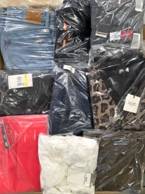 The photo shows a package with clothing in the category B.