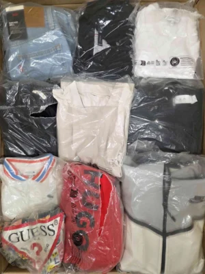 The photo shows a package with clothing in the category D.
