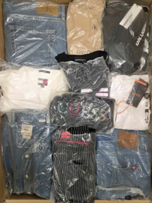 The photo shows a package with clothing in the category D.