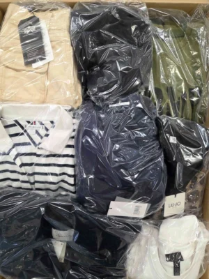 The photo shows a package with clothing in the category B.