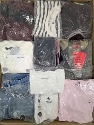 The photo shows a package with clothing in the category D.