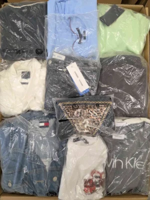 The photo shows a package with clothing in the category D.