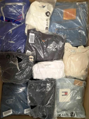 The photo shows a package with clothing in the category D.