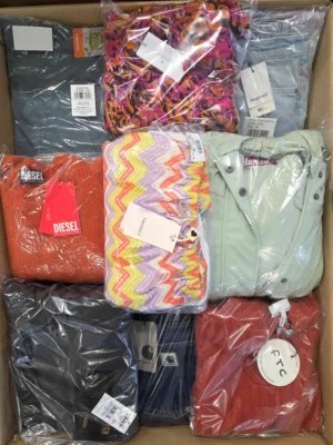 The photo shows a package with clothing in the category B.