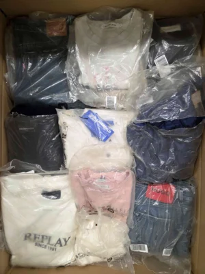 The photo shows a package with clothing in the category D.