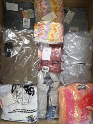 The photo shows a package with clothing in the category B.