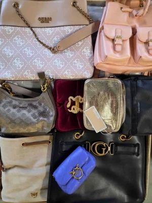 The picture shows a package with accessories in the category HB.