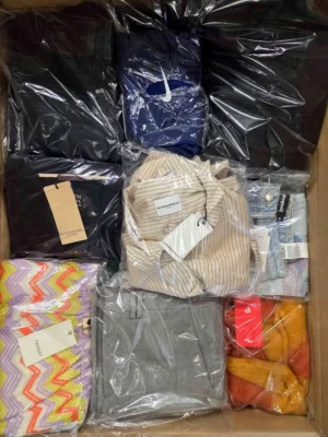 The photo shows a package with clothing in the category B.