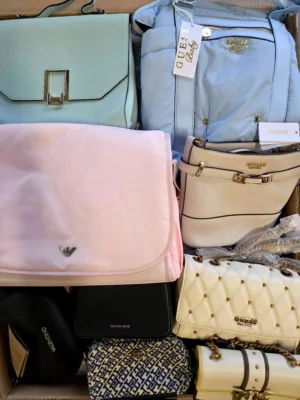 The picture shows a package with accessories in the category HB.