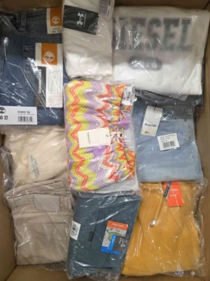 The photo shows a package with clothing in the category B.