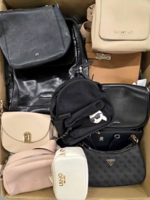 The picture shows a package with accessories in the category HC.