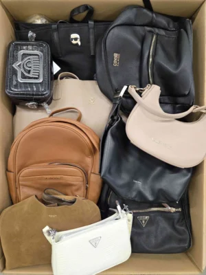 The picture shows a package with accessories in the category HC.