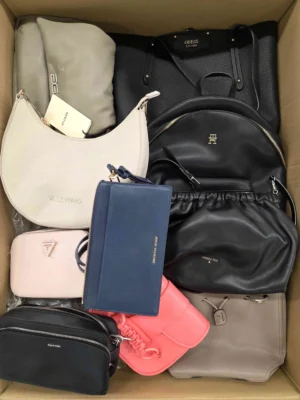 The picture shows a package with accessories in the category HC.