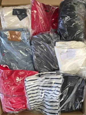 The photo shows a package with clothing in the category C.