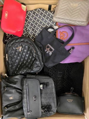 The picture shows a package with accessories in the category HC.