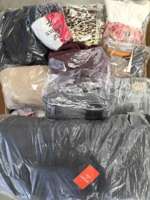 The photo shows a package with clothing in the category C.