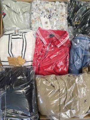 The photo shows a package with clothing in the category C.