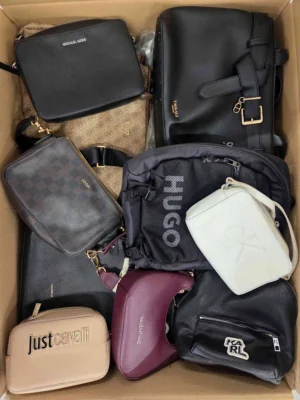 The picture shows a package with accessories in the category HC.