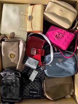 The picture shows a package with accessories in the category HC.