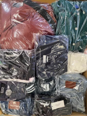 The photo shows a package with clothing in the category C.