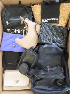 The picture shows a package with accessories in the category HD.