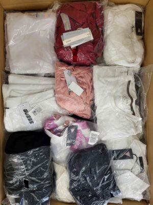 The photo shows a package with clothing in the category B.
