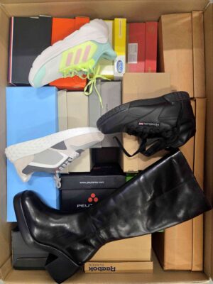 The photo shows a package with footwear in the category BS.