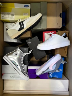 The photo shows a package with footwear in the category BS.