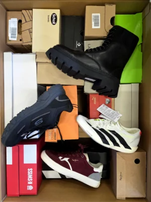 The photo shows a package with footwear in the category BS.