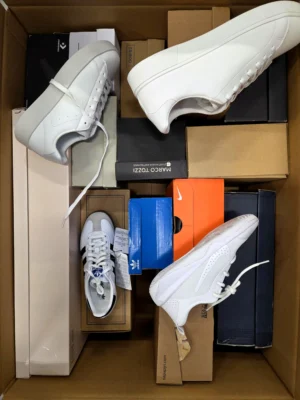 The photo shows a package with footwear in the category BS.