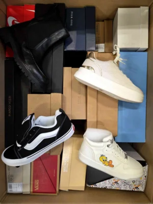 The photo shows a package with footwear in the category BS.