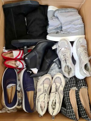 The photo shows a package with clothing in the category BPS.