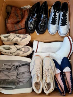 The photo shows a package with clothing in the category BPS.