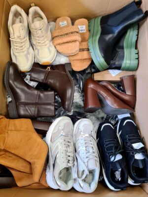 The photo shows a package with clothing in the category BPS.