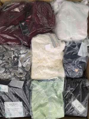 The photo shows a package with clothing in the category B.