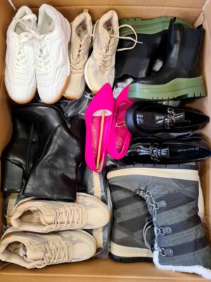 The photo shows a package with clothing in the category BPS.