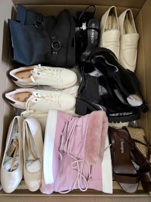 The photo shows a package with clothing in the category BPS.