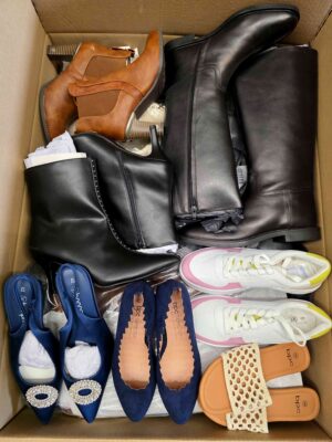 The photo shows a package with clothing in the category BPS.