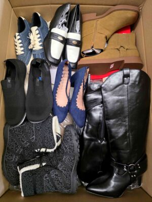 The photo shows a package with clothing in the category BPS.