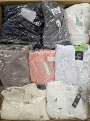 The photo shows a package with clothing in the category B.