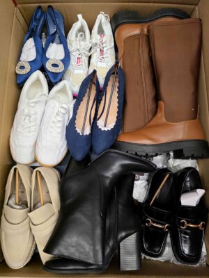 The photo shows a package with clothing in the category BPS.