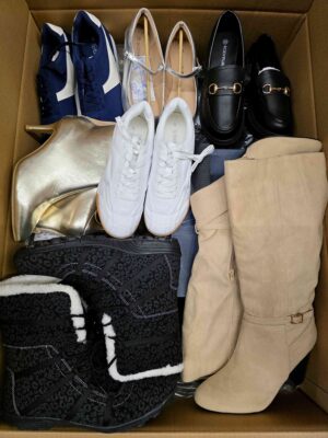 The photo shows a package with clothing in the category BPS.