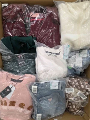 The photo shows a package with clothing in the category B.