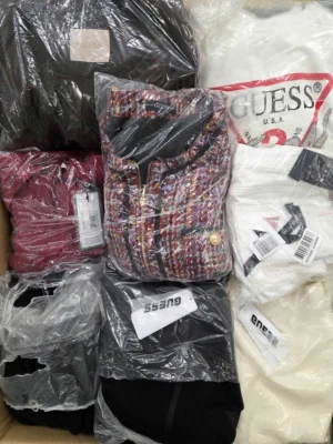 The photo shows a package with clothing in the category B.